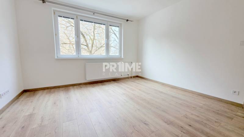 BÝVAJ PRVÝ v 2i byte, REKONŠTRUKCIA, BALKÓN, Jána Smreka, DNV 