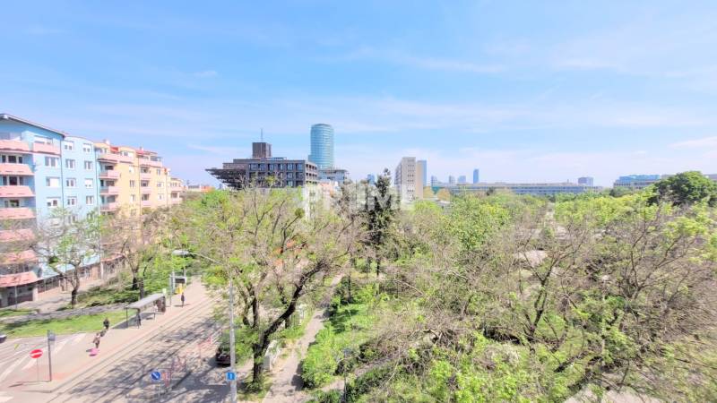 U NÁS !!! MEZONETOVÝ 2i byt, REKONŠTRUKCIA, KLÍMA, Štefanovičova ulica