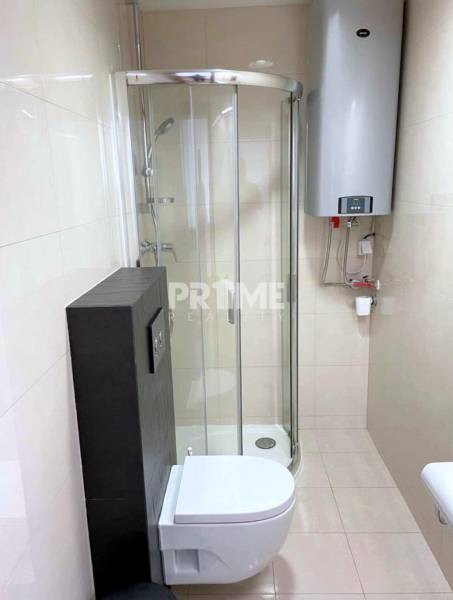 Moderný apartmán s veľkým balkónom, centrum mesta, Dunajská ul., BA