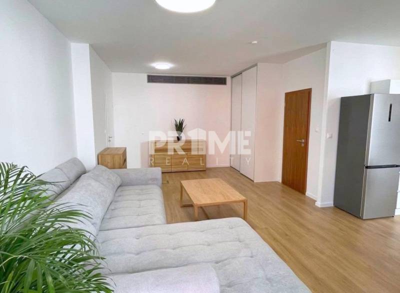 Moderný apartmán s veľkým balkónom, centrum mesta, Dunajská ul., BA