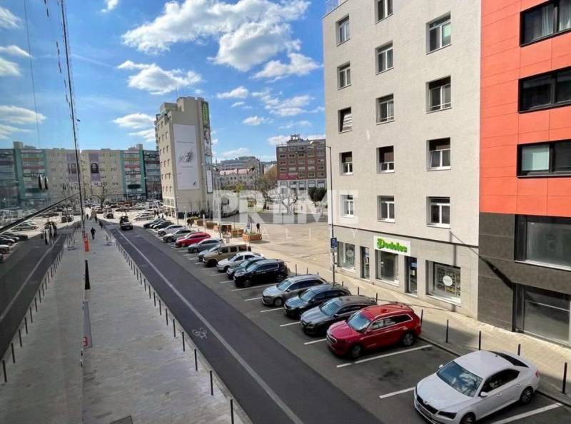 Moderný apartmán s veľkým balkónom, centrum mesta, Dunajská ul., BA
