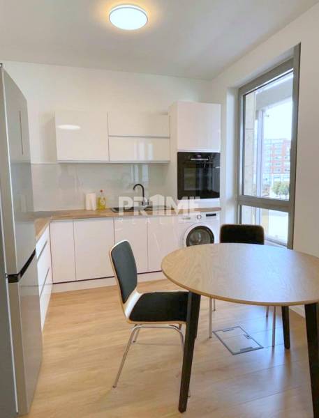 Moderný apartmán s veľkým balkónom, centrum mesta, Dunajská ul., BA