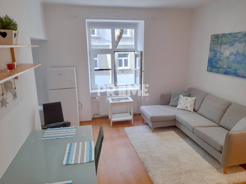 Pekný 2i byt, REKONŠTRUKCIA, CENTRUM, Bukureštská ulica, Staré Mesto