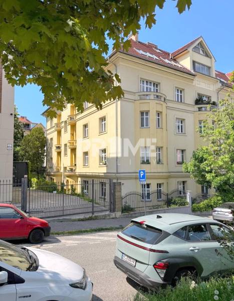 U NÁS !!! LUXUSNÝ ( 100 m2 ) 2i BYT, VÝHĽAD NA BRAT.HRAD, Palisády