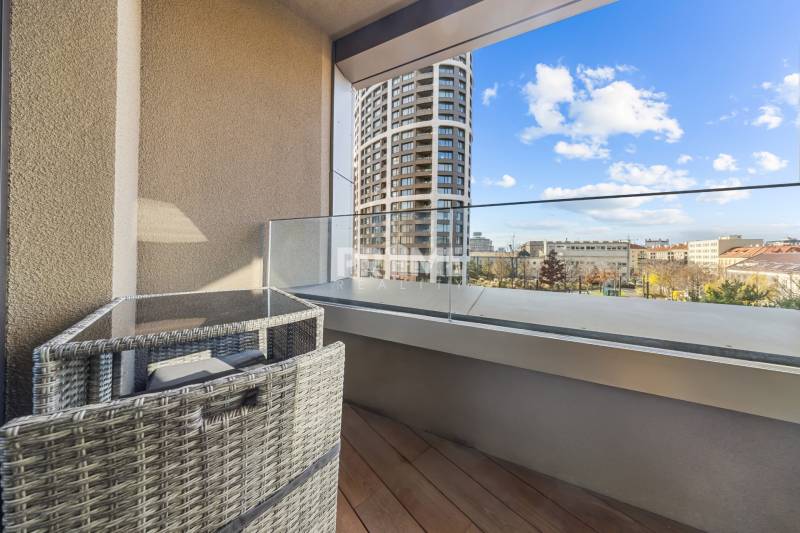 ŠTÝLOVÝ 2i byt,SKY PARK,VÝHĽAD,LOGGIA,PARKING,VEŽA II,Továrenská ul.