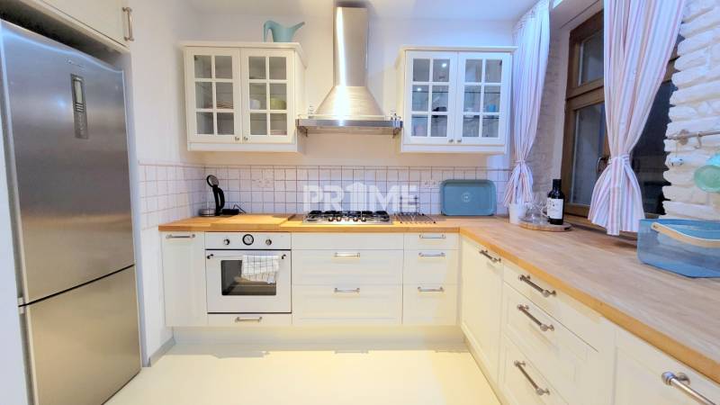 JEDINEČNÝ 2i byt, REKONŠT., 2 X .SAMOST.IZBA, Hviezdoslavovo nám. 