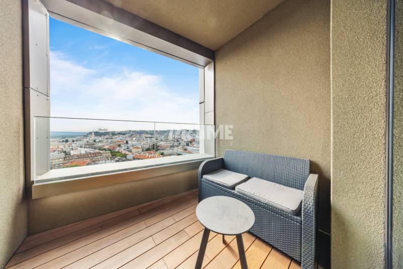 EXKLUZÍVNY 2i byt (16 p.),SKY PARK, KLÍMA, VÝHĽAD, PARKING, VEŽA I