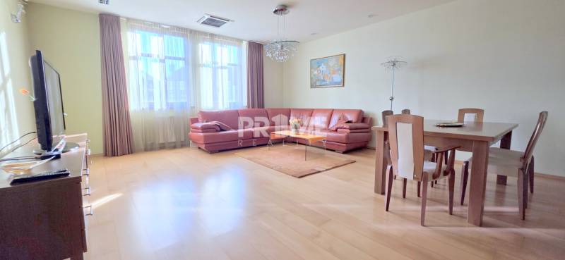 VEĽKOMETRÁŽNY 3i byt, 3 x NEPRIECHODNÁ IZBA, KLÍMA, BALKÓN, Nám.SNP