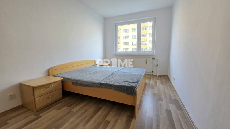 Pekný 3i byt,3 x NEPRIECHODNÁ IZBA, LOGGIA,Turnianska ulica, Petržalka