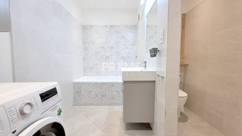 BÝVAJ PRVÝ v 2i byte, REKONŠTRUKCIA, BALKÓN, Jána Smreka, DNV 