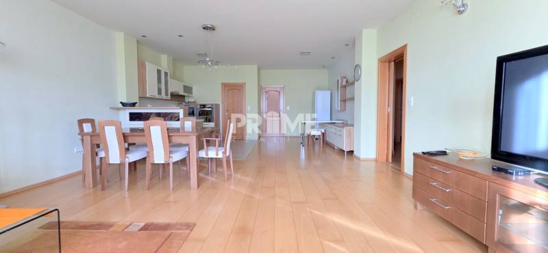 VEĽKOMETRÁŽNY 3i byt, 3 x NEPRIECHODNÁ IZBA, KLÍMA, BALKÓN, Nám.SNP