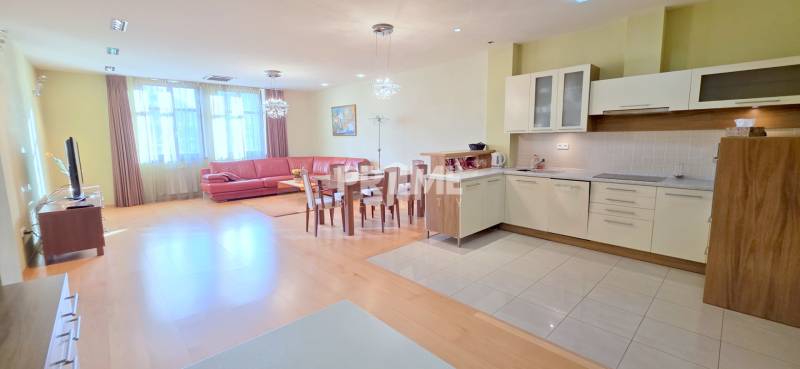 VEĽKOMETRÁŽNY 3i byt, 3 x NEPRIECHODNÁ IZBA, KLÍMA, BALKÓN, Nám.SNP