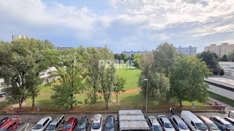 Pekný 3i byt,3 x NEPRIECHODNÁ IZBA, LOGGIA,Turnianska ulica, Petržalka