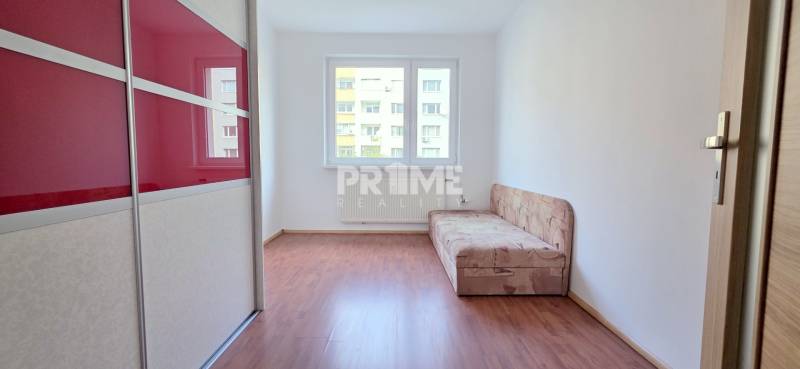 Pekný 3i byt,3 x NEPRIECHODNÁ IZBA, LOGGIA,Turnianska ulica, Petržalka