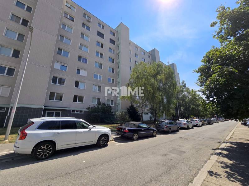 Príjemný 1i byt - výborná vybavenosť priamo okolí, Hlavná ul., Stupava