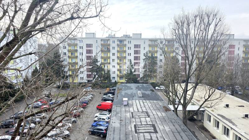 MODERNÝ 3i byt, KOMPLETNÁ REKONŠTRUKCIA, LOGGIA, BALKÓN, Narcisová ul.