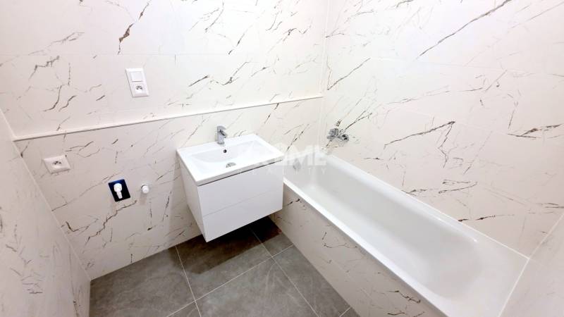 MODERNÝ 3i byt, KOMPLETNÁ REKONŠTRUKCIA, LOGGIA, BALKÓN, Narcisová ul.