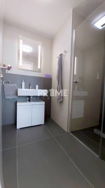 JEDINEČNÝ 2i byt, NOVOSTAVBA, KLÍMA, VÝHĽAD, PARKING, SKY PARK