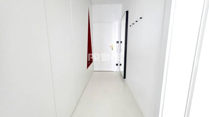 MODERNÝ 2i byt, REKONŠTRUKCIA, BALKÓN, PARKING, Karlova Ves