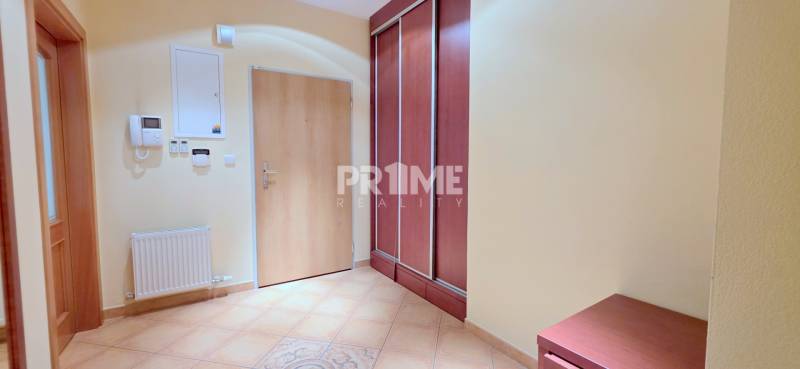 VEĽKOMETRÁŽNY 3i byt, 3 x NEPRIECHODNÁ IZBA, KLÍMA, BALKÓN, Nám.SNP