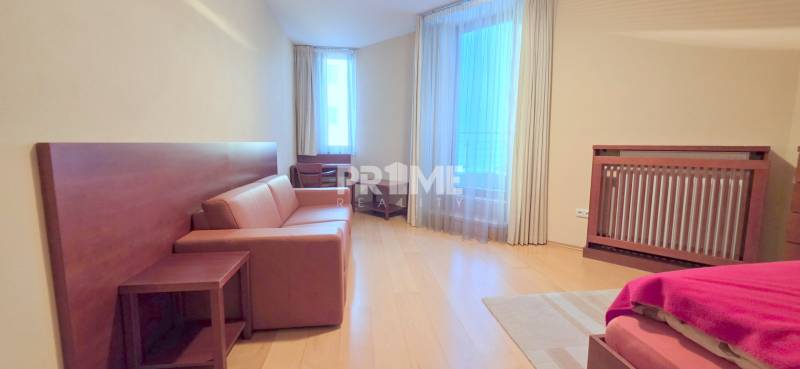 VEĽKOMETRÁŽNY 3i byt, 3 x NEPRIECHODNÁ IZBA, KLÍMA, BALKÓN, Nám.SNP