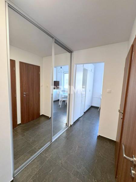 Novo rekonštruovaný 2i byt, klíma, komora, loggia, Krížna, Staré Mesto