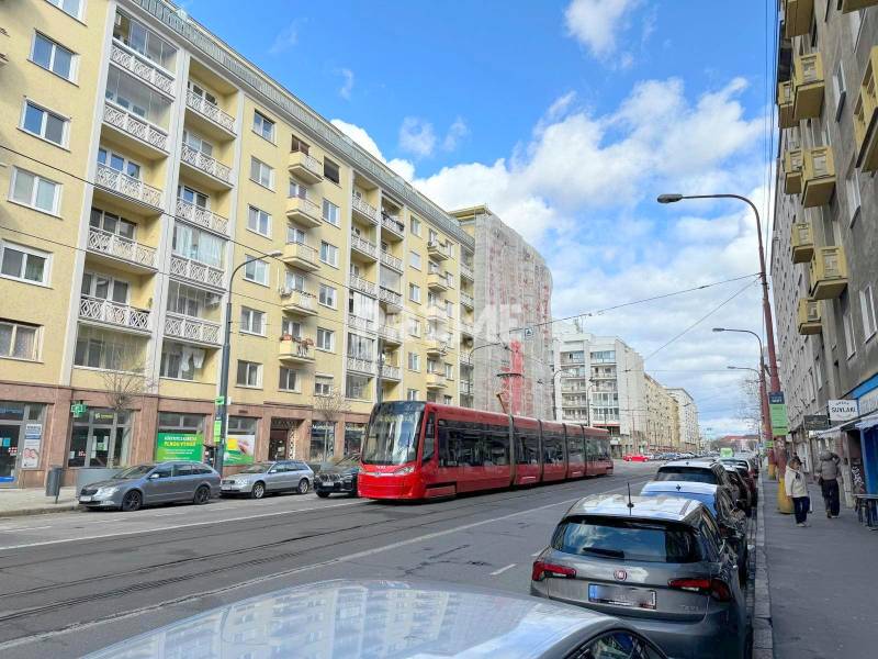 Novo rekonštruovaný 2i byt, klíma, komora, loggia, Krížna, Staré Mesto