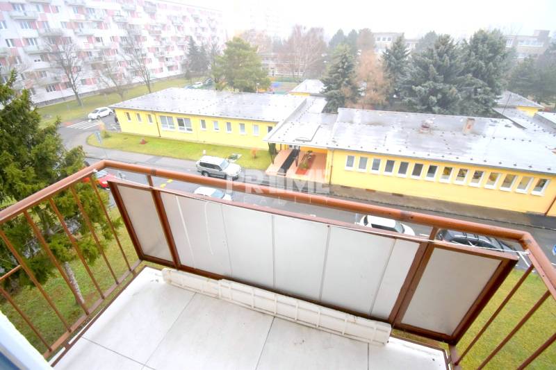 SLNEČNÝ 2i byt, REKONŠTRUKCIA, 2 X SAMOST.IZBA, BALKÓN, Haburská ulica