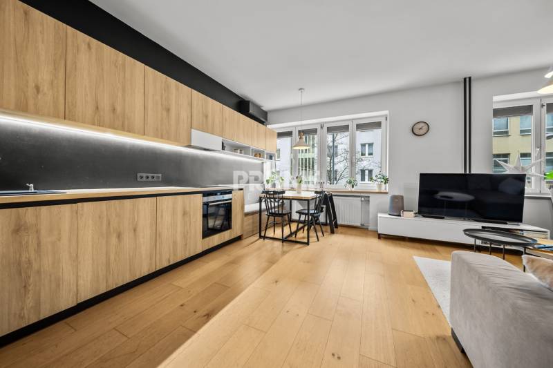 ŠTÝLOVÝ 3i byt, REKONŠTRUKCIA, Mýtna ulica, Staré Mesto