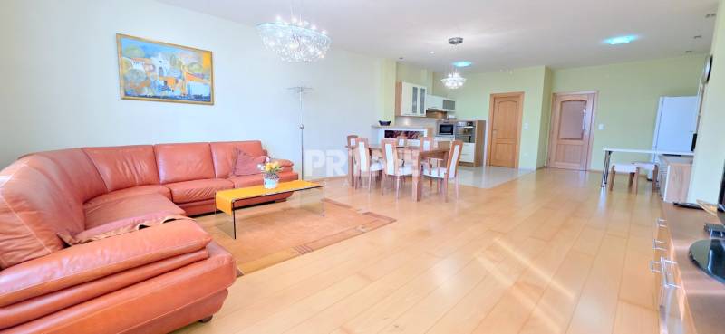 VEĽKOMETRÁŽNY 3i byt, 3 x NEPRIECHODNÁ IZBA, KLÍMA, BALKÓN, Nám.SNP