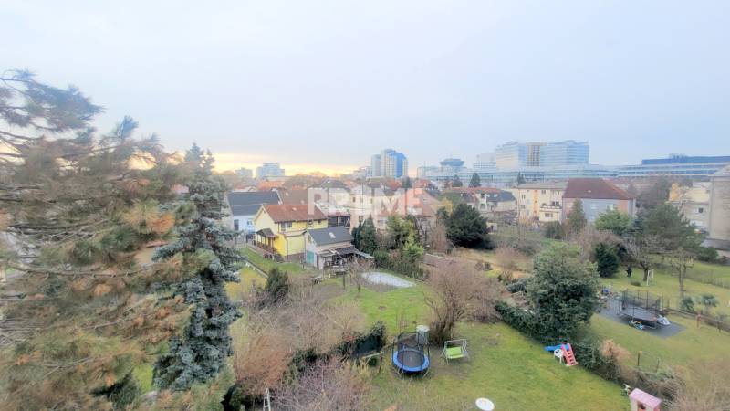 Pekný 3i byt, REKONŠTRUKCIA, KLÍMA, NIVY, Trenčianska ulica