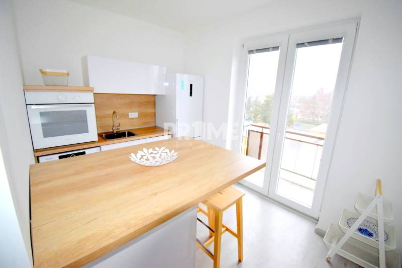 SLNEČNÝ 2i byt, REKONŠTRUKCIA, 2 X SAMOST.IZBA, BALKÓN, Haburská ulica