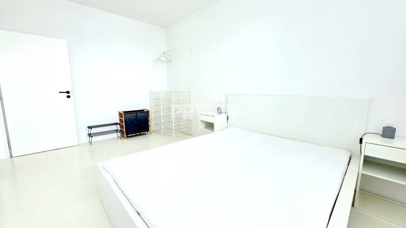 MODERNÝ 2i byt, REKONŠTRUKCIA, BALKÓN, PARKING, Karlova Ves