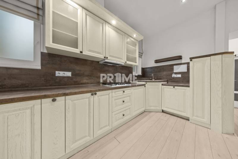  EXKLUZÍVNY, VEĽKOMETRÁŽNY 3i byt ( 130 m2 ), REKONŠTRUKCIA, CENTRUM