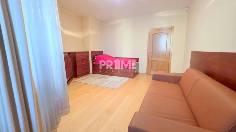 VEĽKOMETRÁŽNY 3i byt, 3 x NEPRIECHODNÁ IZBA, KLÍMA, BALKÓN, Nám.SNP