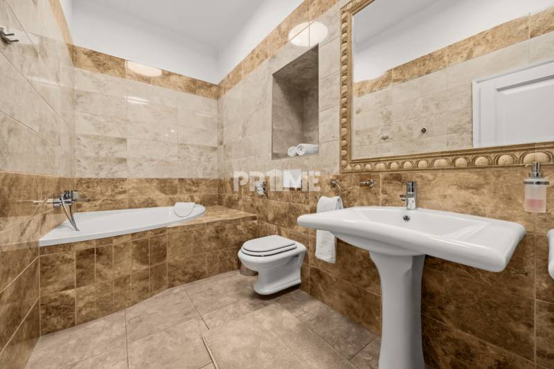  EXKLUZÍVNY, VEĽKOMETRÁŽNY 3i byt ( 130 m2 ), REKONŠTRUKCIA, CENTRUM