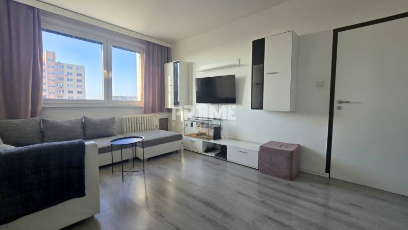 Príjemný 1i byt - výborná vybavenosť priamo okolí, Hlavná ul., Stupava