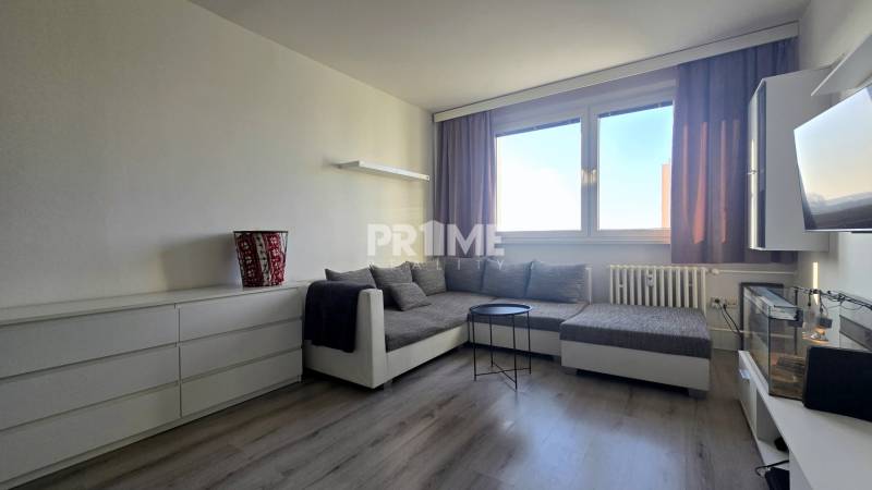 Príjemný 1i byt - výborná vybavenosť priamo okolí, Hlavná ul., Stupava