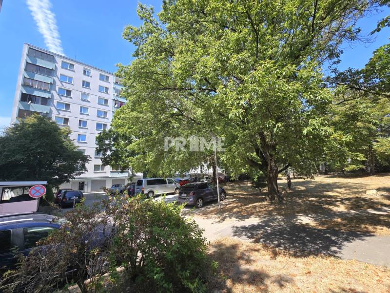 Príjemný 1i byt - výborná vybavenosť priamo okolí, Hlavná ul., Stupava