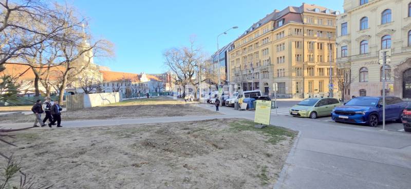 VEĽKOMETRÁŽNY 3i byt, 3 x NEPRIECHODNÁ IZBA, KLÍMA, BALKÓN, Nám.SNP