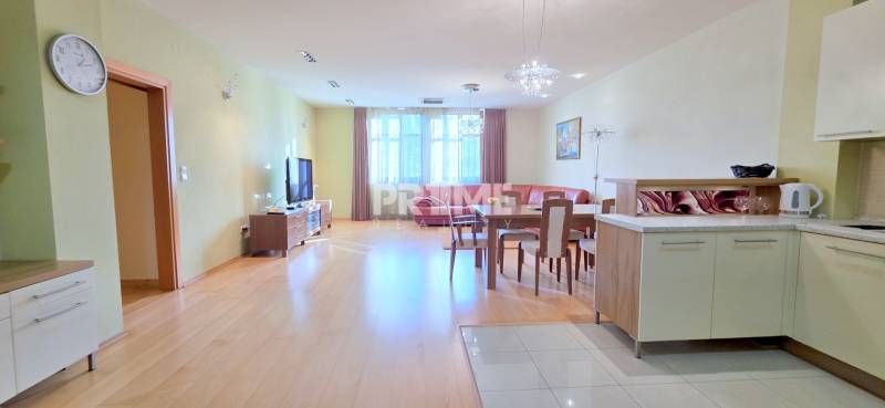 VEĽKOMETRÁŽNY 3i byt, 3 x NEPRIECHODNÁ IZBA, KLÍMA, BALKÓN, Nám.SNP