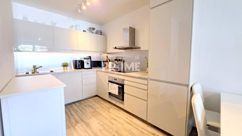 MODERNÝ 2i byt ( 58 m2 ), PARKING, ŠATNÍK, LOGGIA, Nobelová ulica