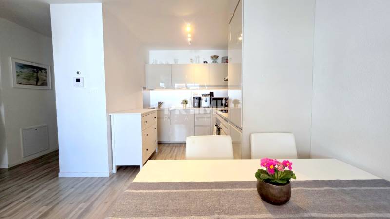 MODERNÝ 2i byt ( 58 m2 ), PARKING, ŠATNÍK, LOGGIA, Nobelová ulica