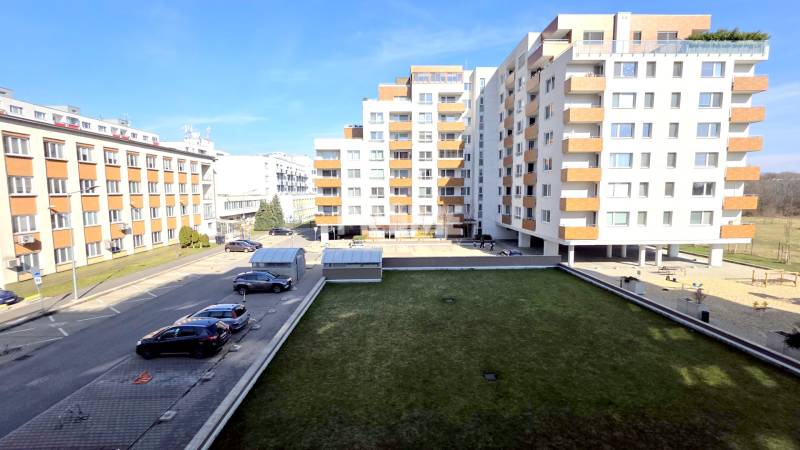 MODERNÝ 2i byt ( 58 m2 ), PARKING, ŠATNÍK, LOGGIA, Nobelová ulica
