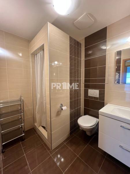 Slnečný 2i byt s loggiou, pivnica, garáž, Stromová, Nové Mesto