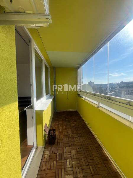 Slnečný 2i byt s loggiou, pivnica, garáž, Stromová, Nové Mesto