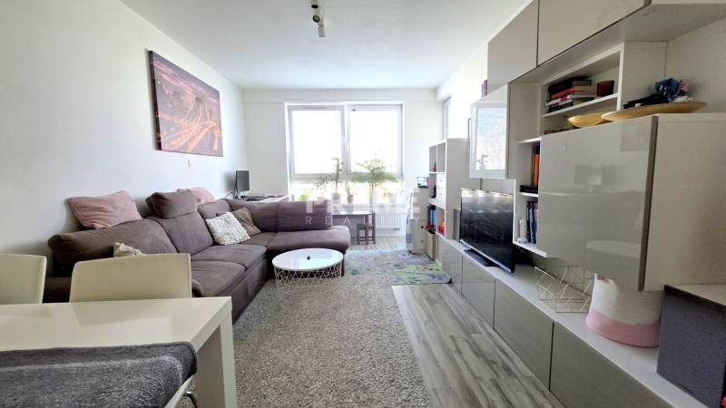 MODERNÝ 2i byt ( 58 m2 ), PARKING, ŠATNÍK, LOGGIA, Nobelová ulica