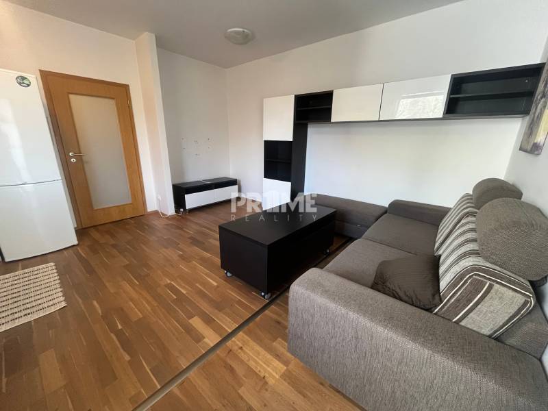 Slnečný 2i byt s loggiou, pivnica, garáž, Stromová, Nové Mesto