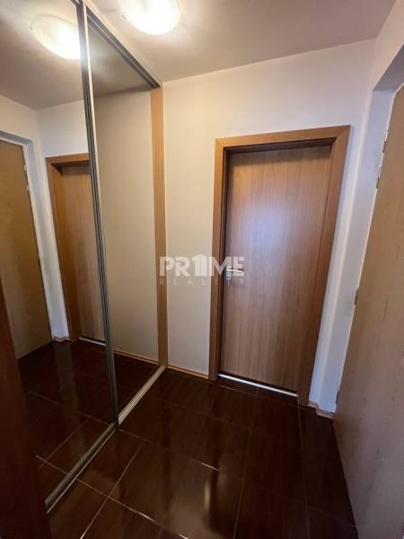 Slnečný 2i byt s loggiou, pivnica, garáž, Stromová, Nové Mesto