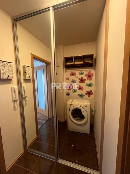 Slnečný 2i byt s loggiou, pivnica, garáž, Stromová, Nové Mesto